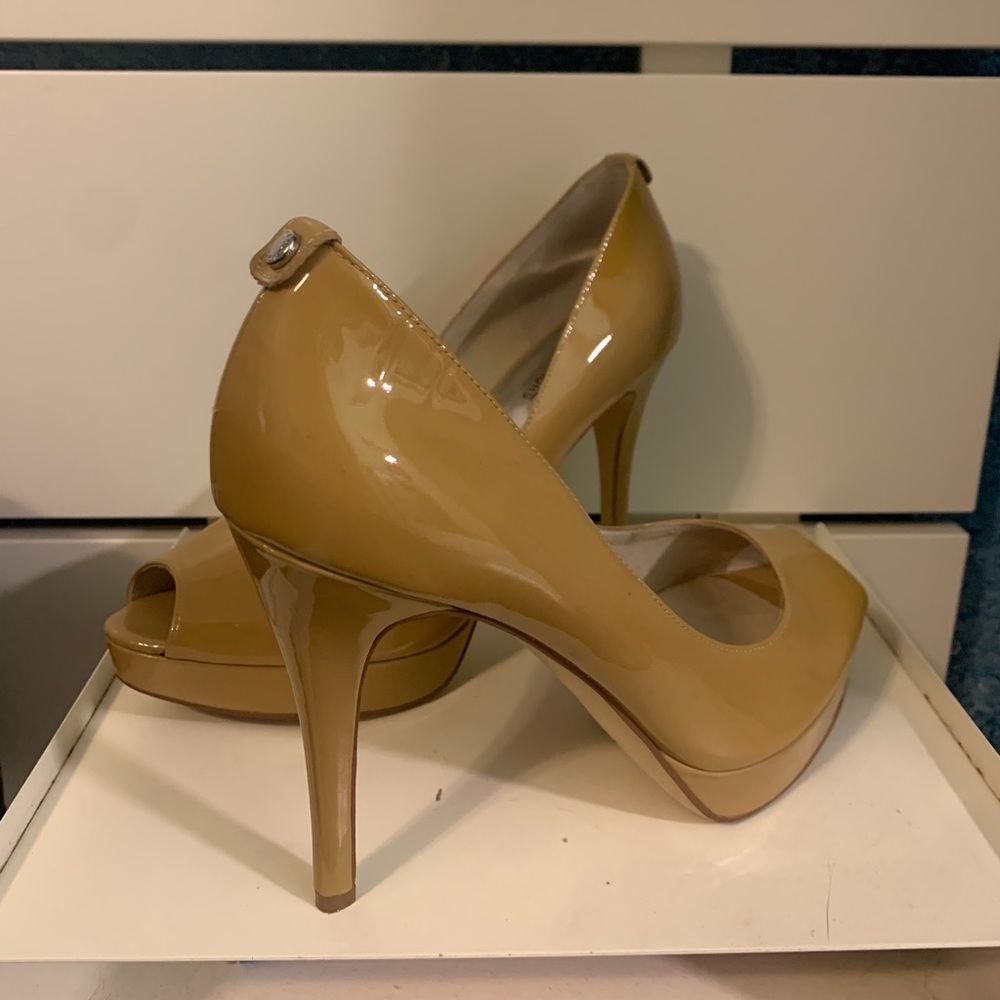 Michael Kors open toe pump